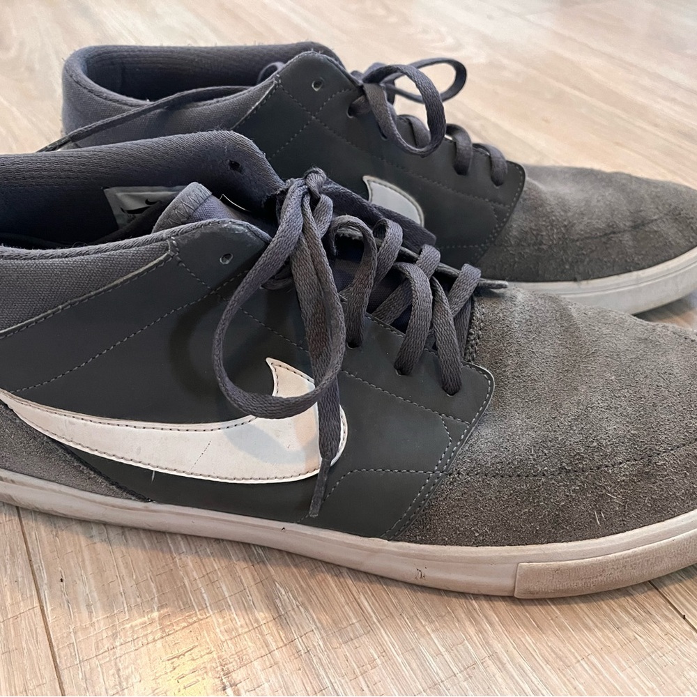 SZ 15 Hightop Nikes